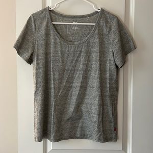 Levi’s light gray glitter short sleeve tee